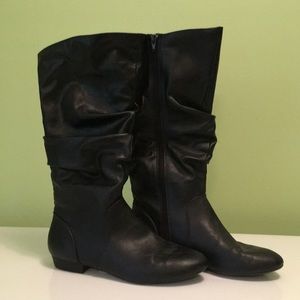 Woman’s Black leather boots Sz 11